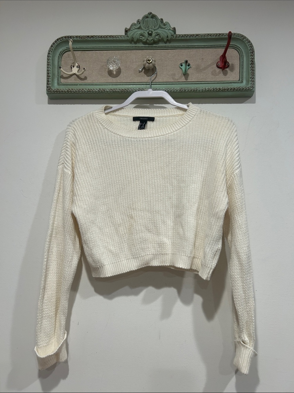 Forever 21 Cream beach layer Cropped Crew Neck Sweater women’s medium
